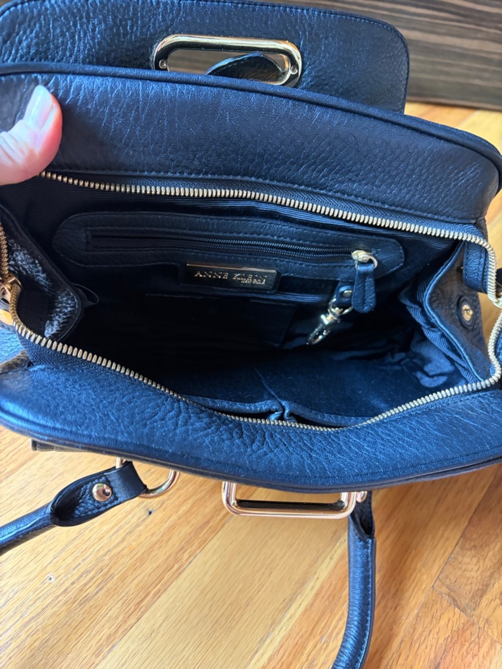 Like new! Anne Klein Black Pebble Leather Satchel Handbag with Gold Hardware - Picture 8 of 10
